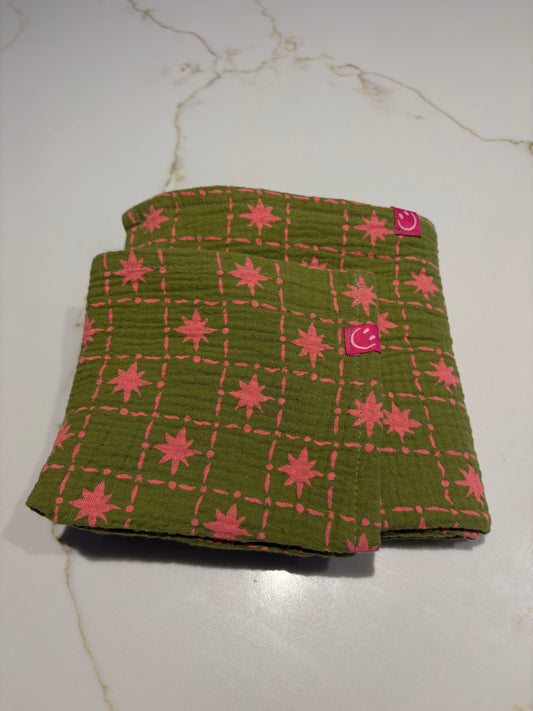 Limited edition hydrofiele doek - Groen met roze sterren