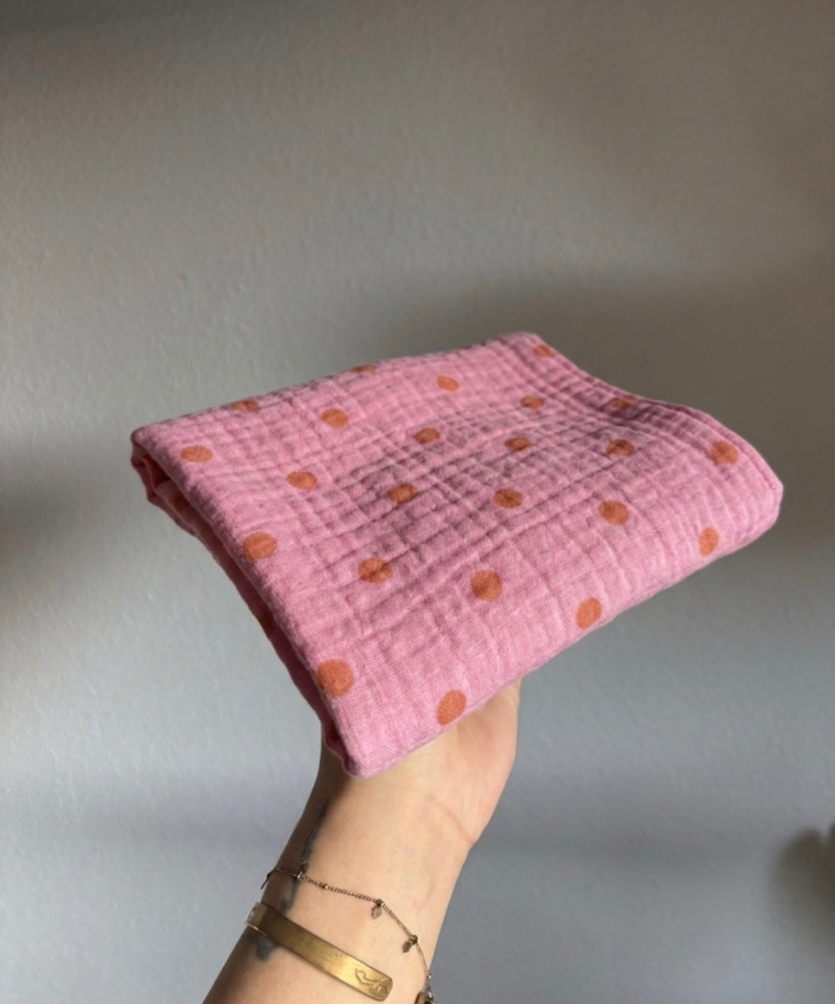 Hydrofiele doek - Roze met oranje dots.