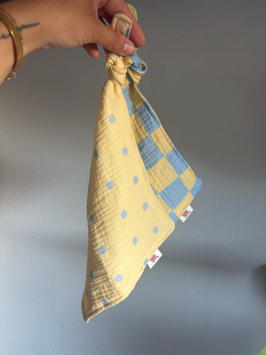 Speendoekje hydrofiel - Geel met blauwe dots.